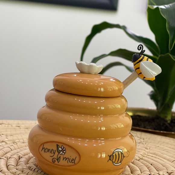 🐝JOIE Ceramic Beehive Honey Pot and Wooden Dipper🐝 - Picture 2 of 5